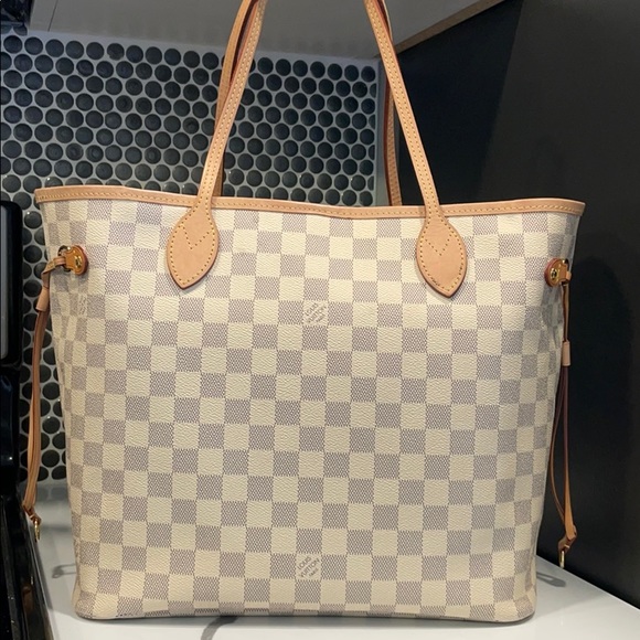 Louis Vuitton Purse - Picture 5 of 12